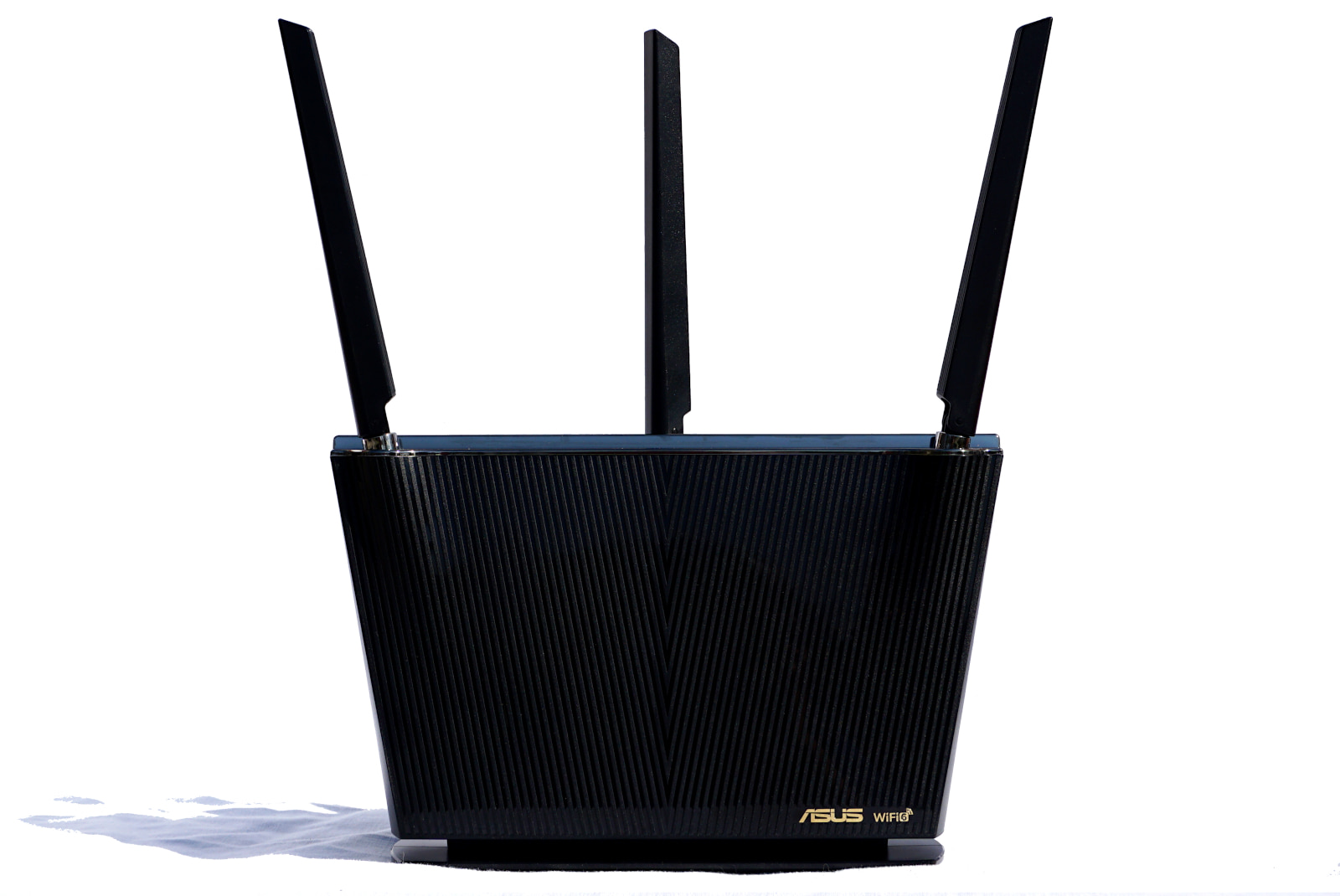 asus-rt-ax68u-front-shot Front view of ASUS RT-AX68U with three antennas